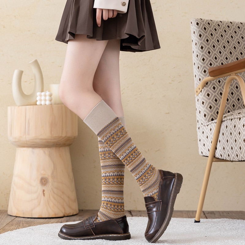 Socks Women's Middle and High Tube Calf and Knee Socks. - Image 3