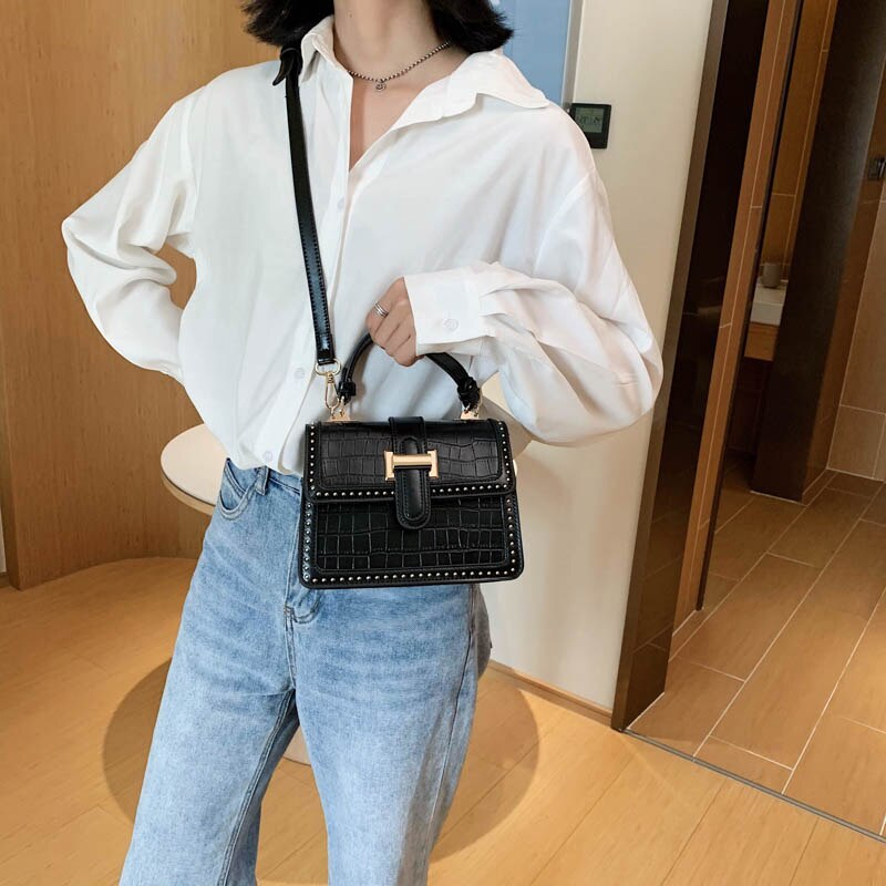 Women's fashionable travel handbag