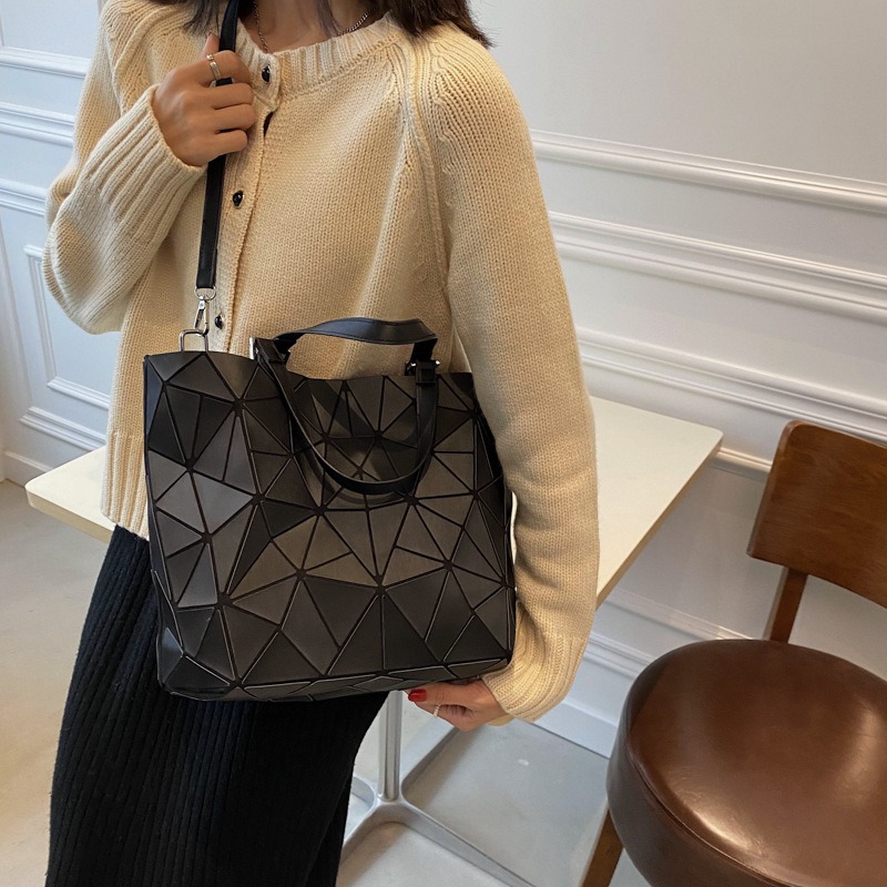New internet celebrity fashion stitching geometric rhombus handbag texture large capacity shoulder tote bag - Image 3