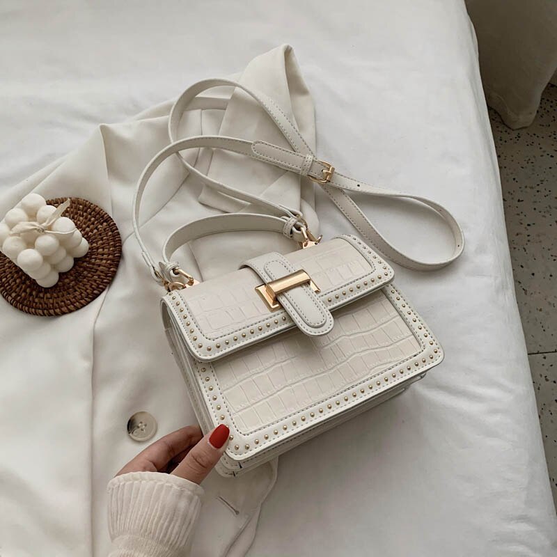 Women's fashionable travel handbag - Image 4