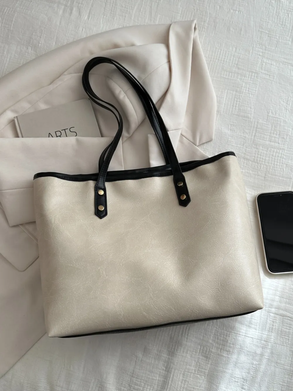 Leather Medium Shoulder Bag - Image 13