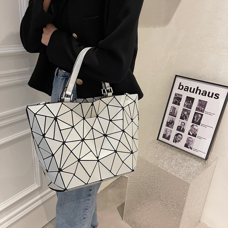 New internet celebrity fashion stitching geometric rhombus handbag texture large capacity shoulder tote bag - Image 2