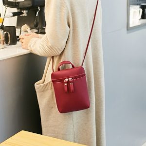 Fashionable women's cute leather handbag