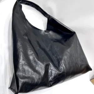 Women's oversized handbag