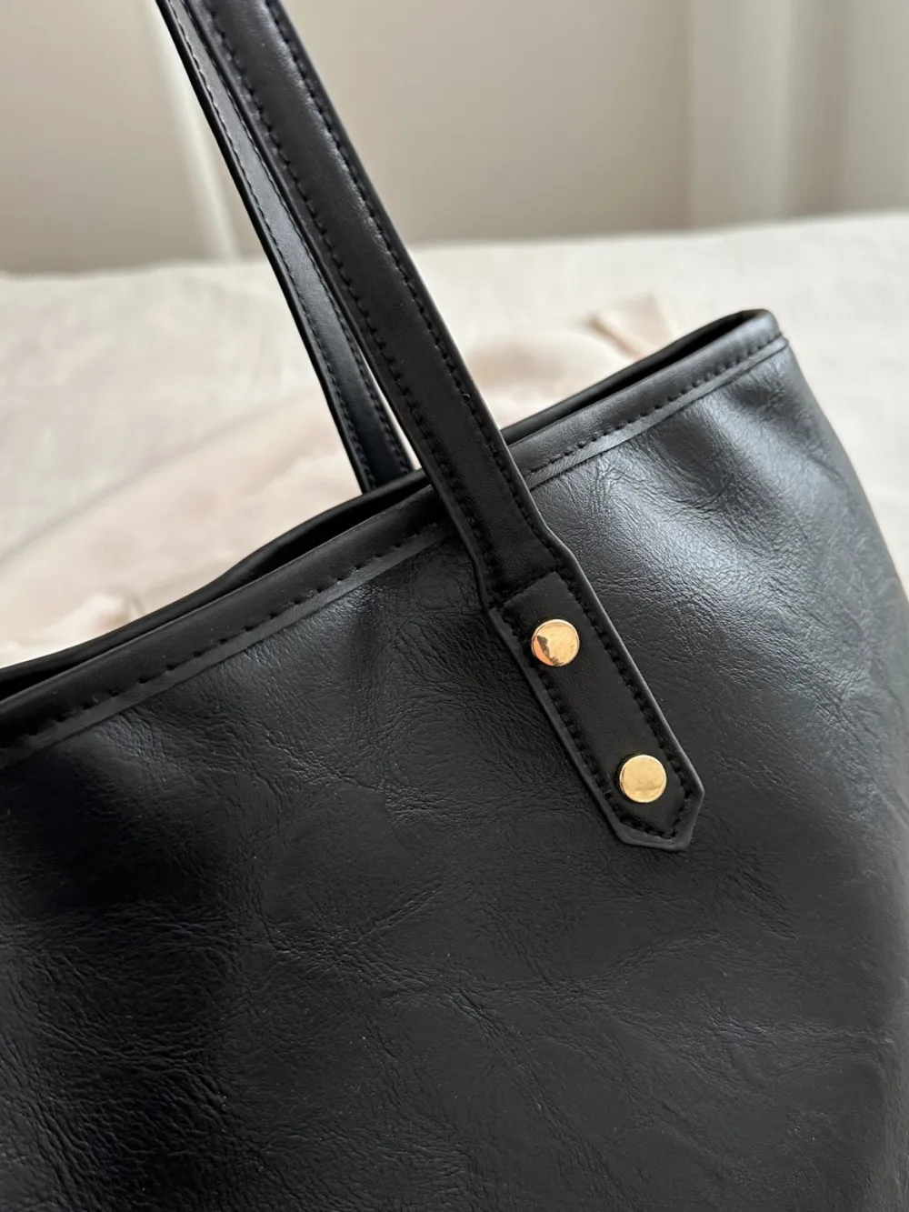 Leather Medium Shoulder Bag - Image 5